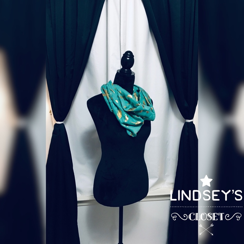 Golden Feathers Infinity Scarf🧣